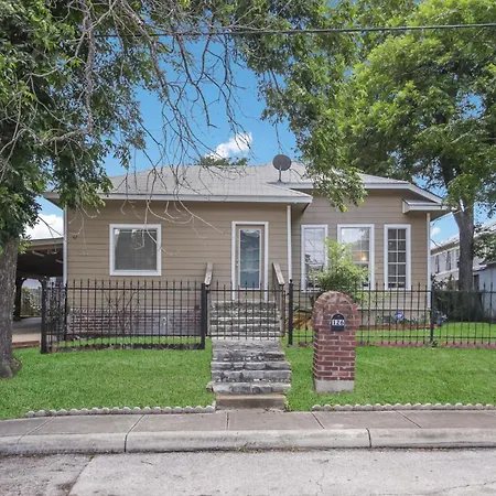 126 Lucas Street Villa